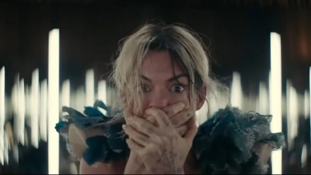 Anne Hathaway’s Best Performance of the Year? You Probably Missed It