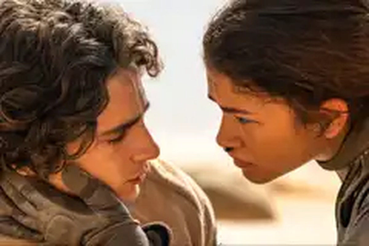 dune characters look deeply into each others eyes