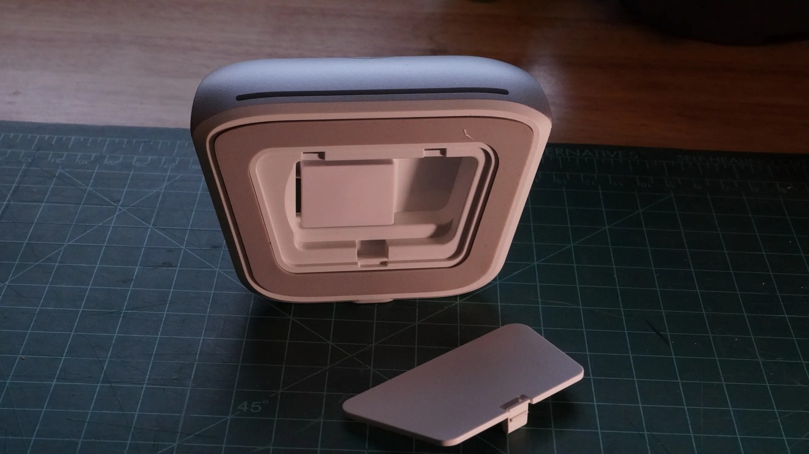 Bottom view of the GameSir G7 Pro's charging dock.