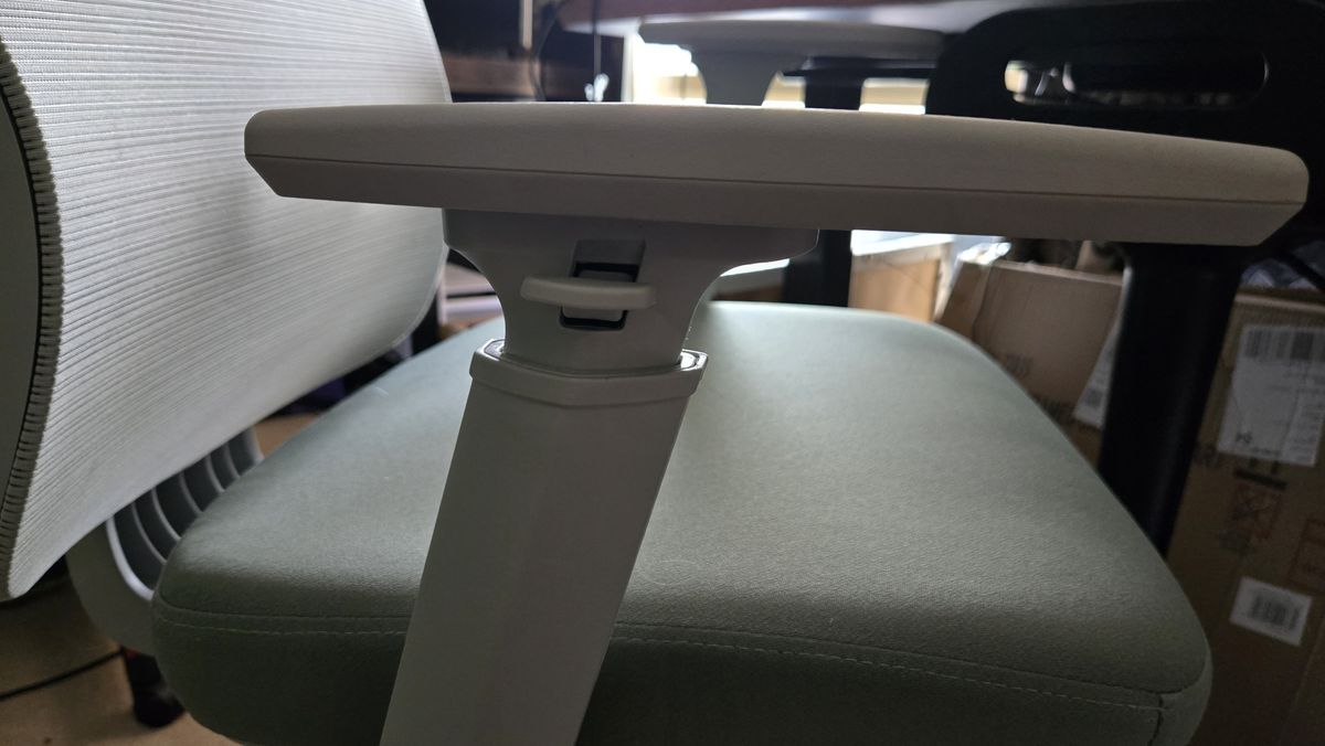 A Boulies EP200 gaming chair in a desk.