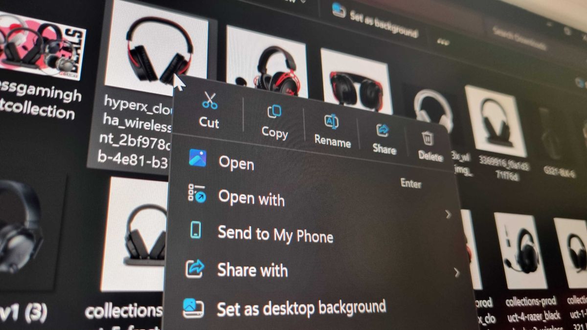 Right-clicking a photo on Windows 11.