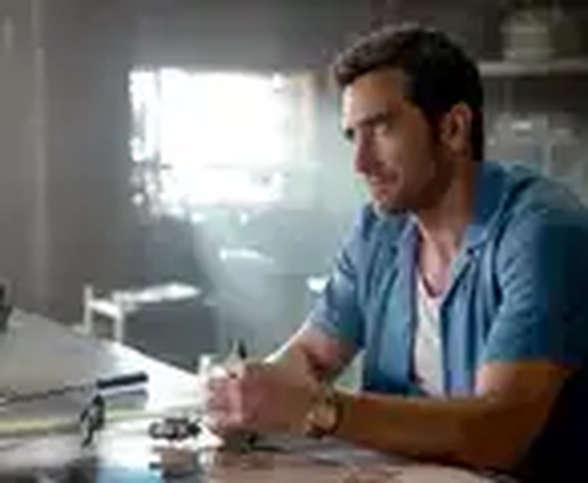 jake gyllenhaal in the grey-1