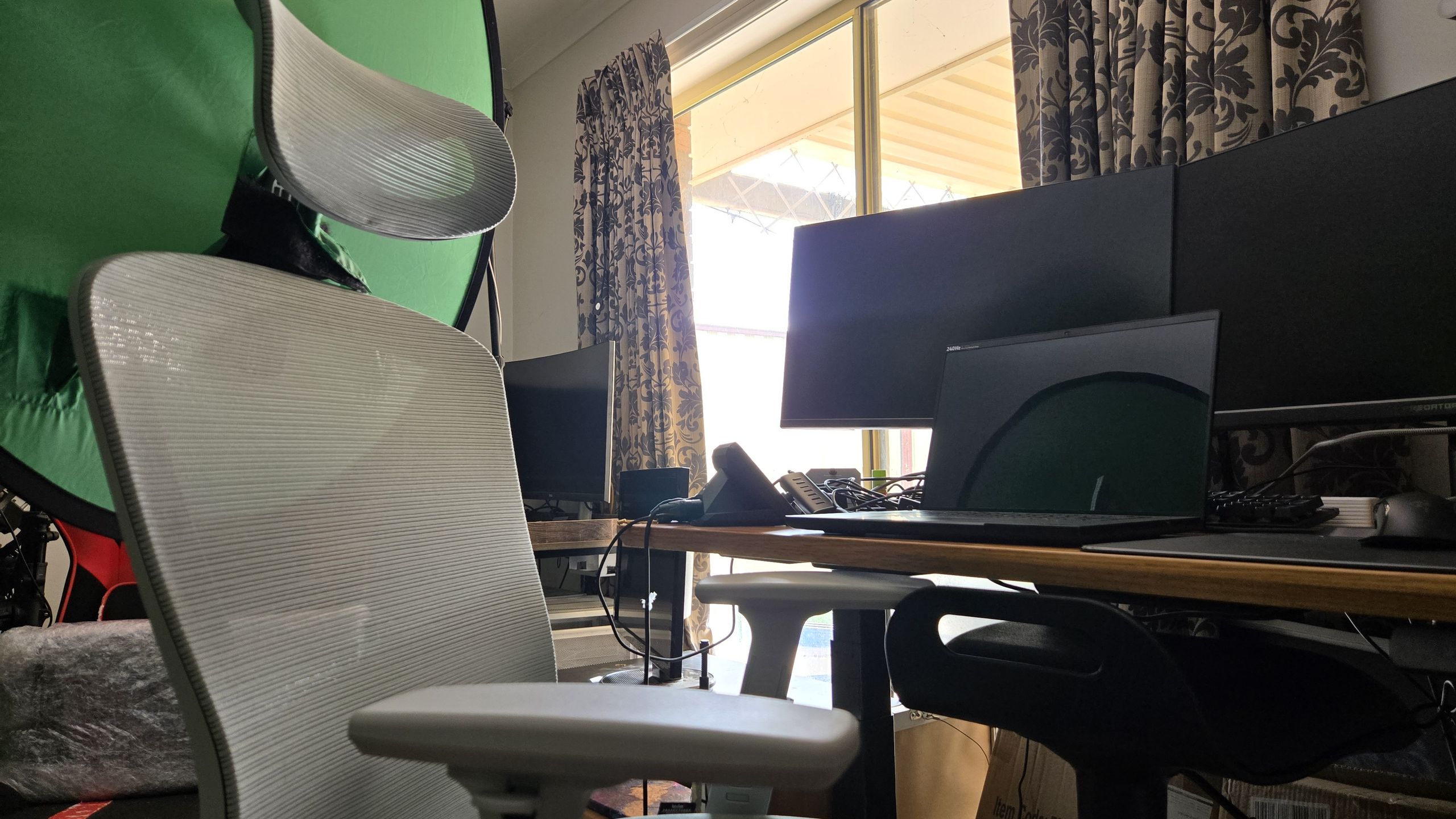 A Boulies EP200 gaming chair in a desk.