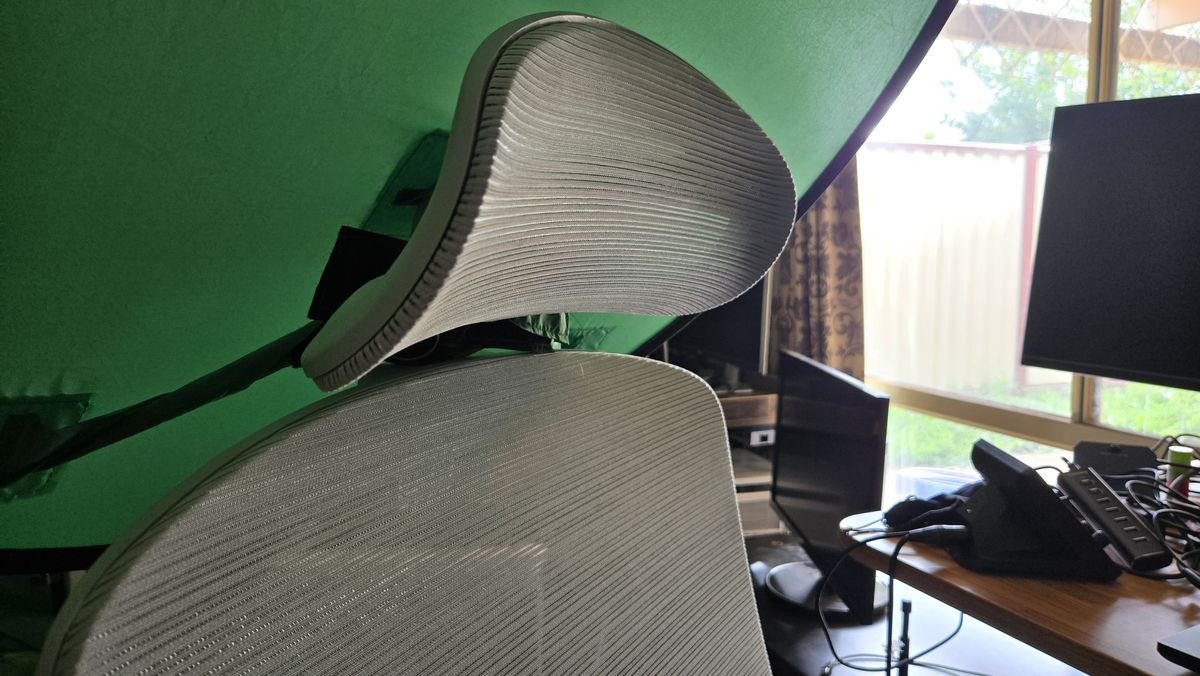 A Boulies EP200 gaming chair in a desk.