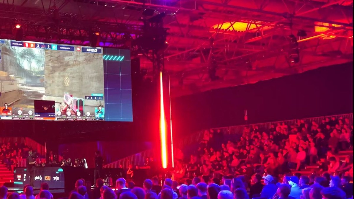 Esports tournaments do it better in person