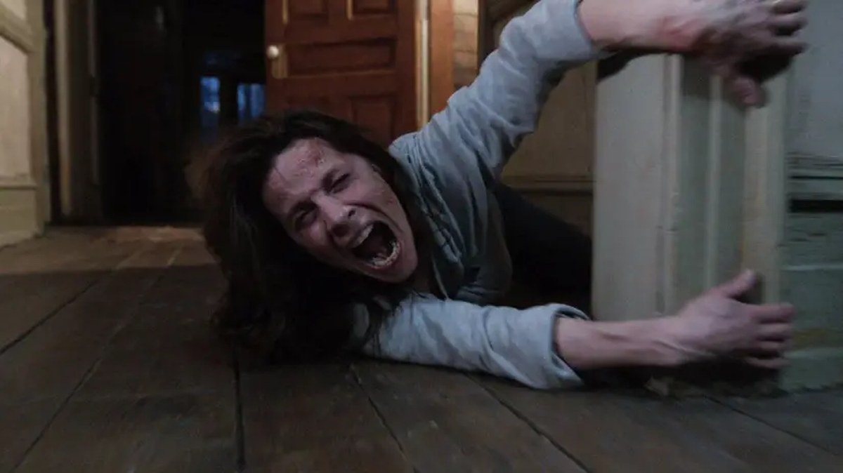 Lili Taylor&nbsp;being dragged away screaming in&nbsp;The Conjuring (2013)
