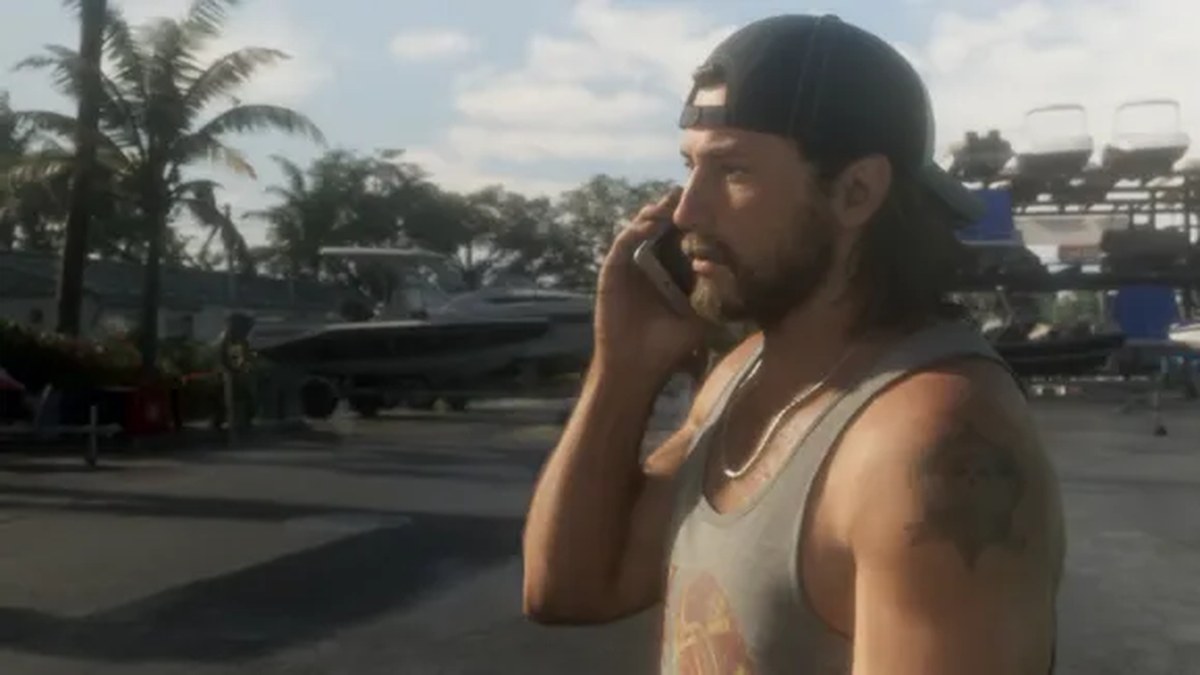Jason receives a call from Lucia while she is in prison