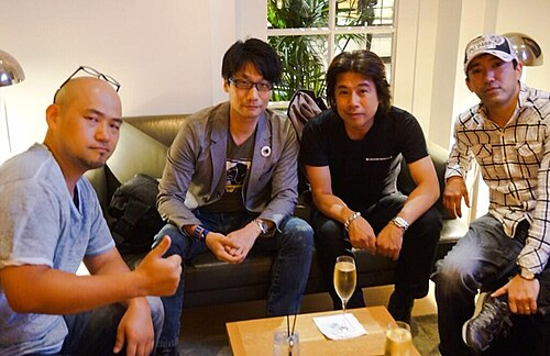 Soldan sağa sırasıyla: Hideki Kamiya, Hideo Kojima, Tatsuya Minami ve Shinji Mikami